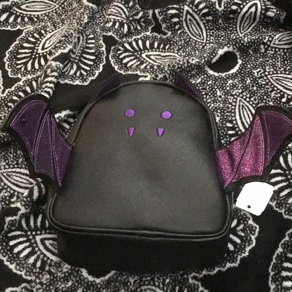 🦇 Bath and body works Halloween bat make up bag - Picture 2 of 2